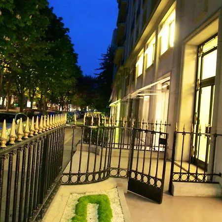 The Studio Champs Elysees パリ