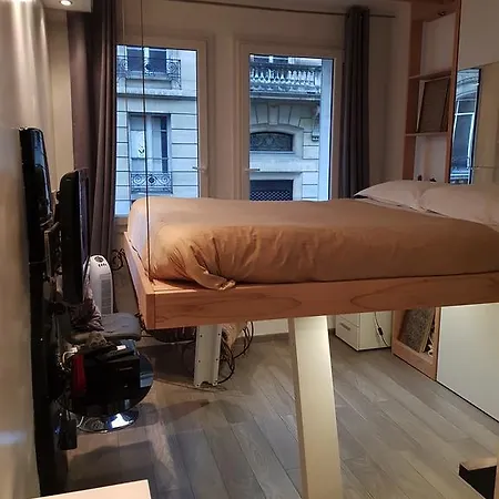 The Studio Champs Elysees パリ